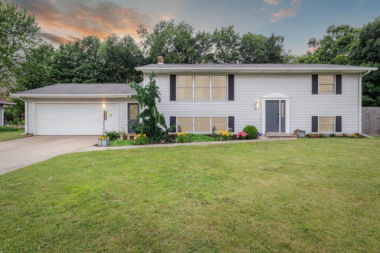 910 Vicker Street - Photo 1
