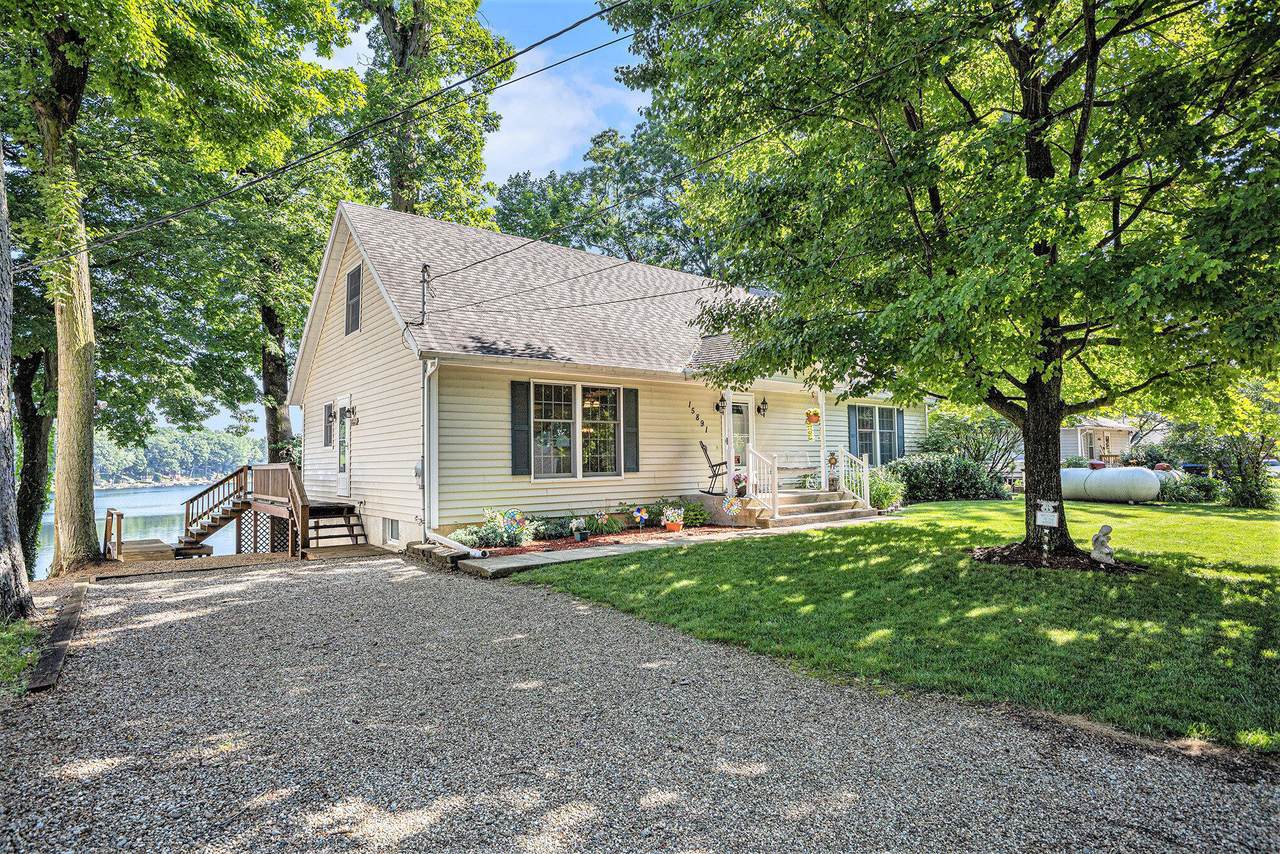 15891 Lakeview Drive - Photo 1