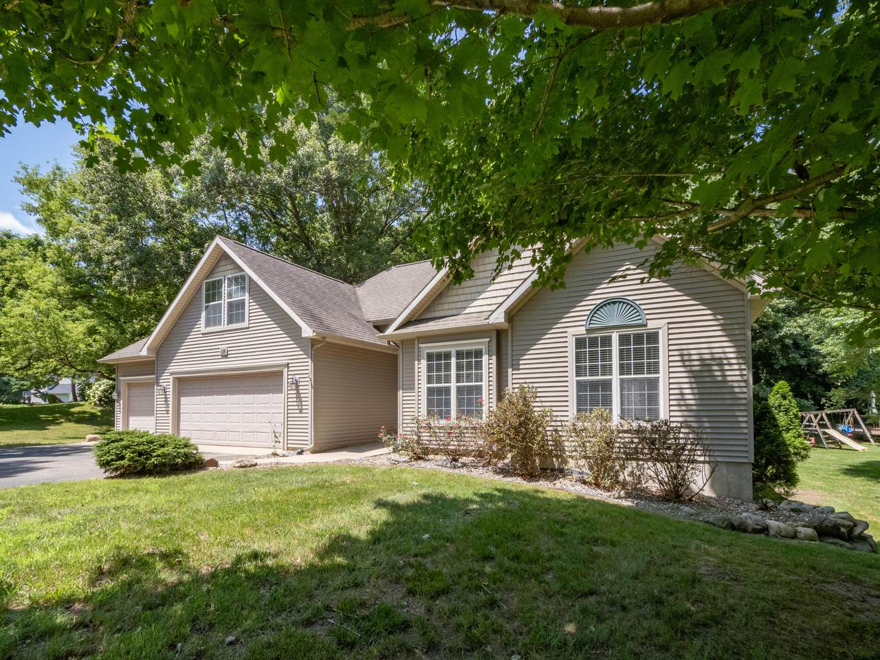 8816 Hathaway Road - Photo 1