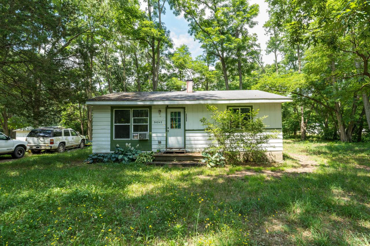 84242 42nd Street - Photo 1