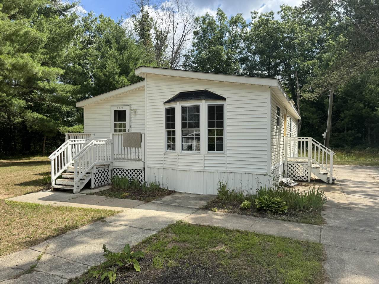 8570 Bagnall Avenue - Photo 1