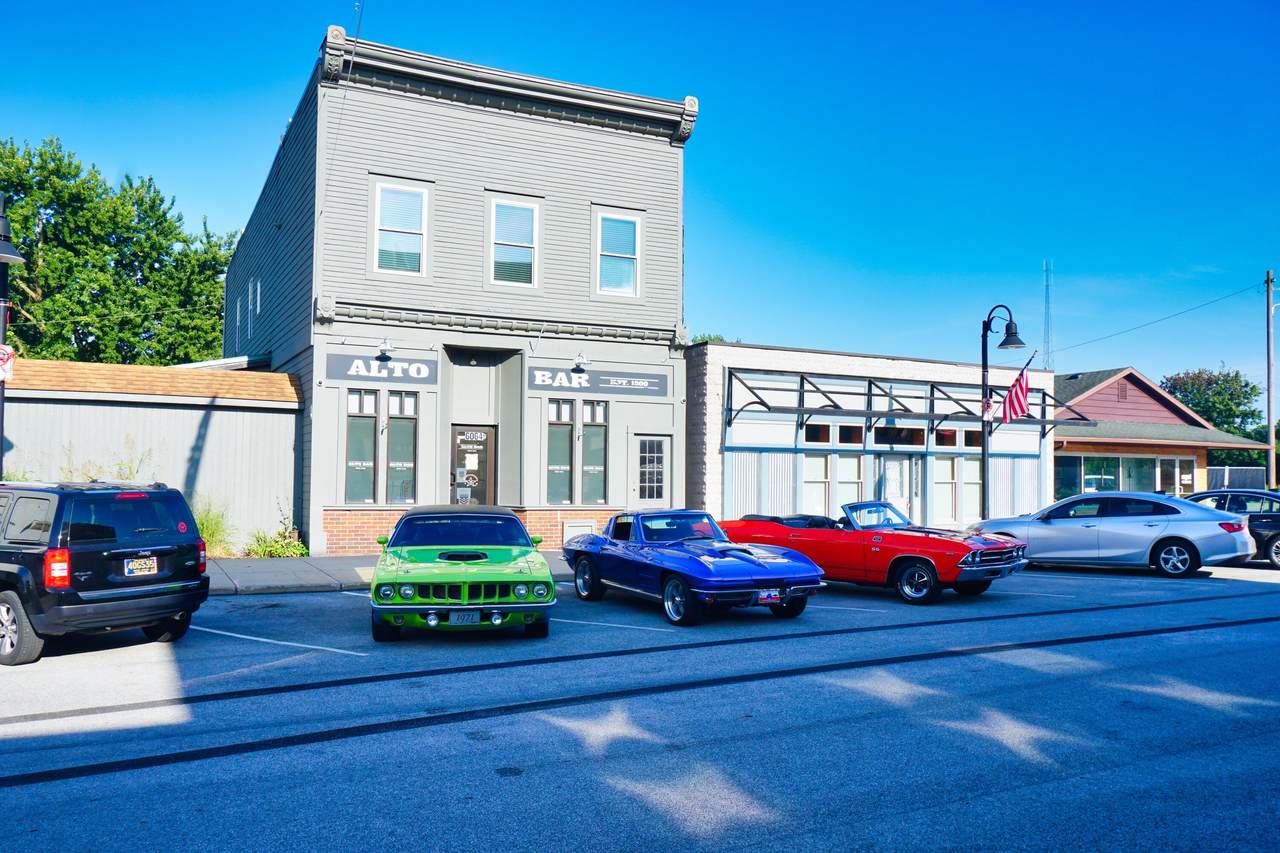 6064 Linfield Avenue - Photo 1