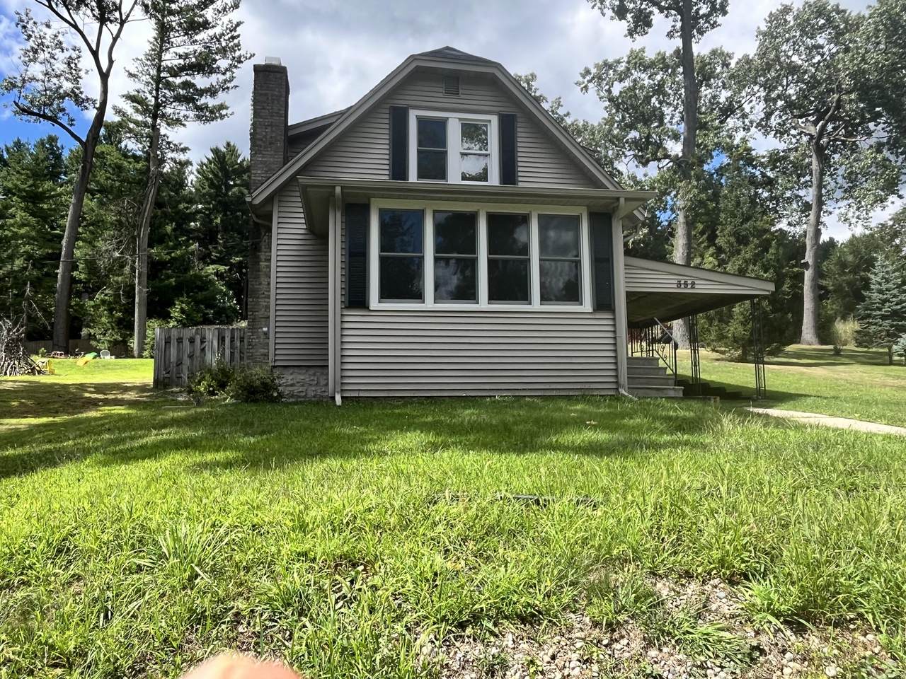 352 Oakwood Ave - Photo 1