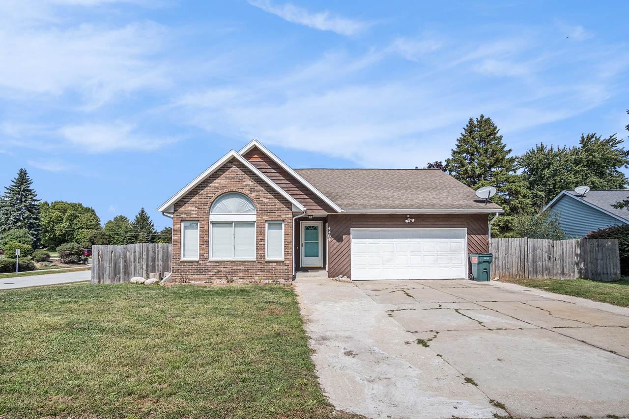4404 Springmont Drive - Photo 1