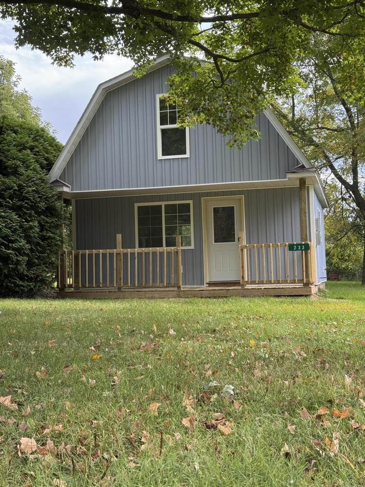 233 Davis Street - Photo 1