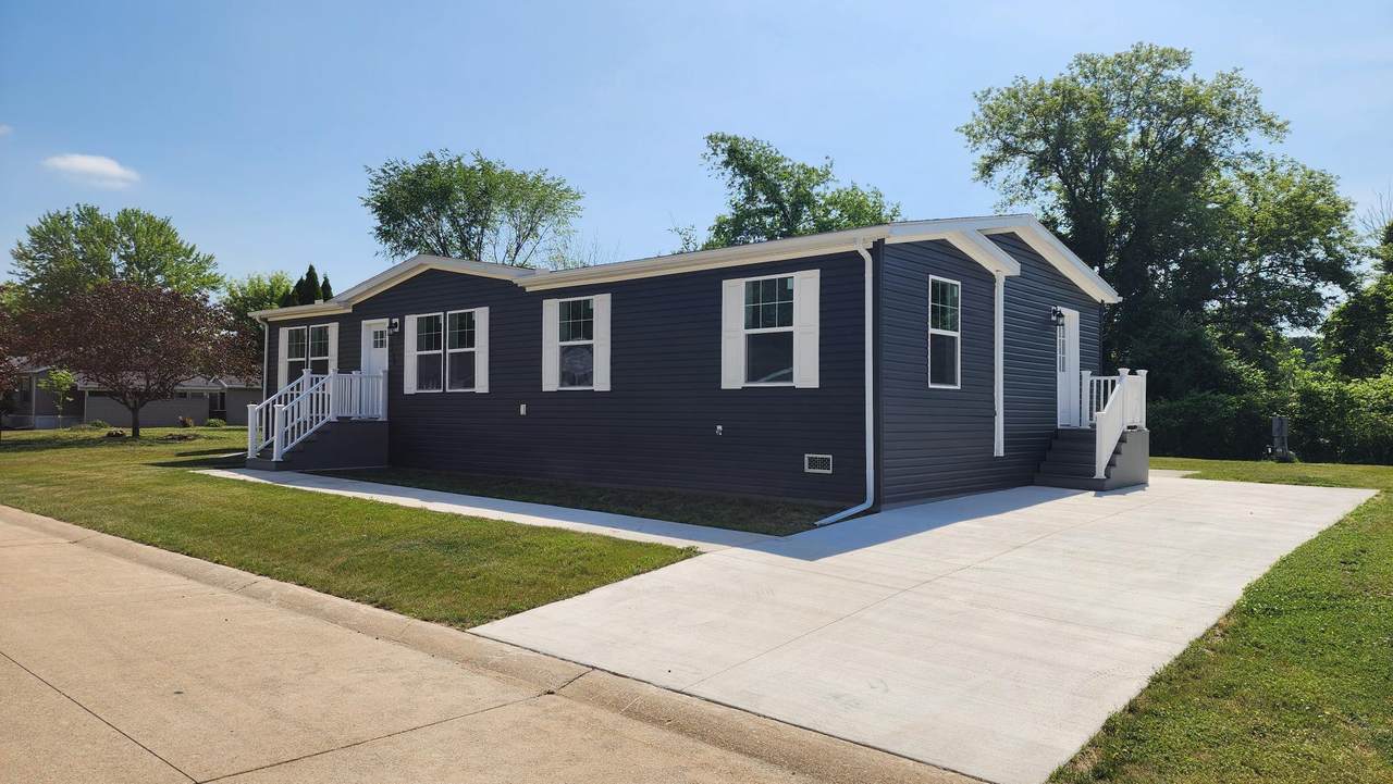 1176 Maple Leaf Court - Photo 1