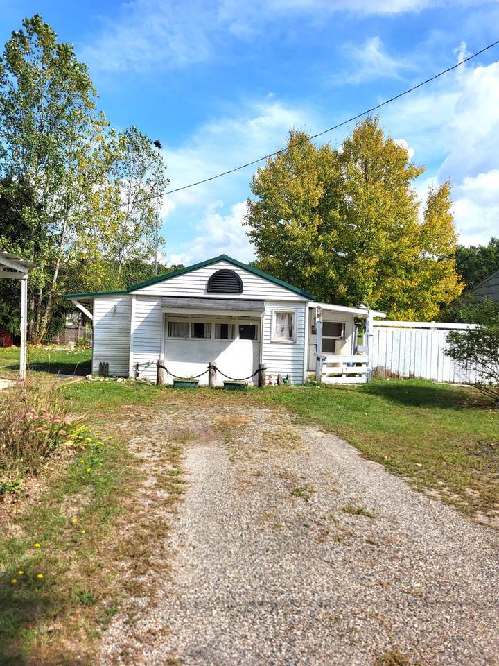 9640 Thornapple Avenue - Photo 1