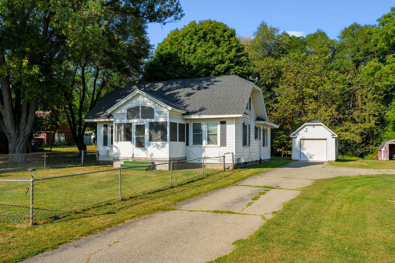 736 Grove Street - Photo 1