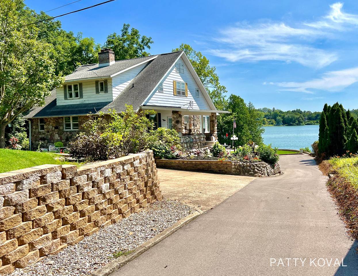 446 Bayview Court - Photo 1