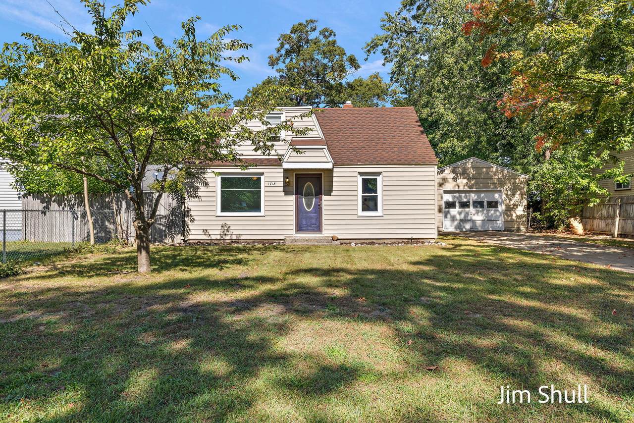 1718 Langeland Avenue - Photo 1