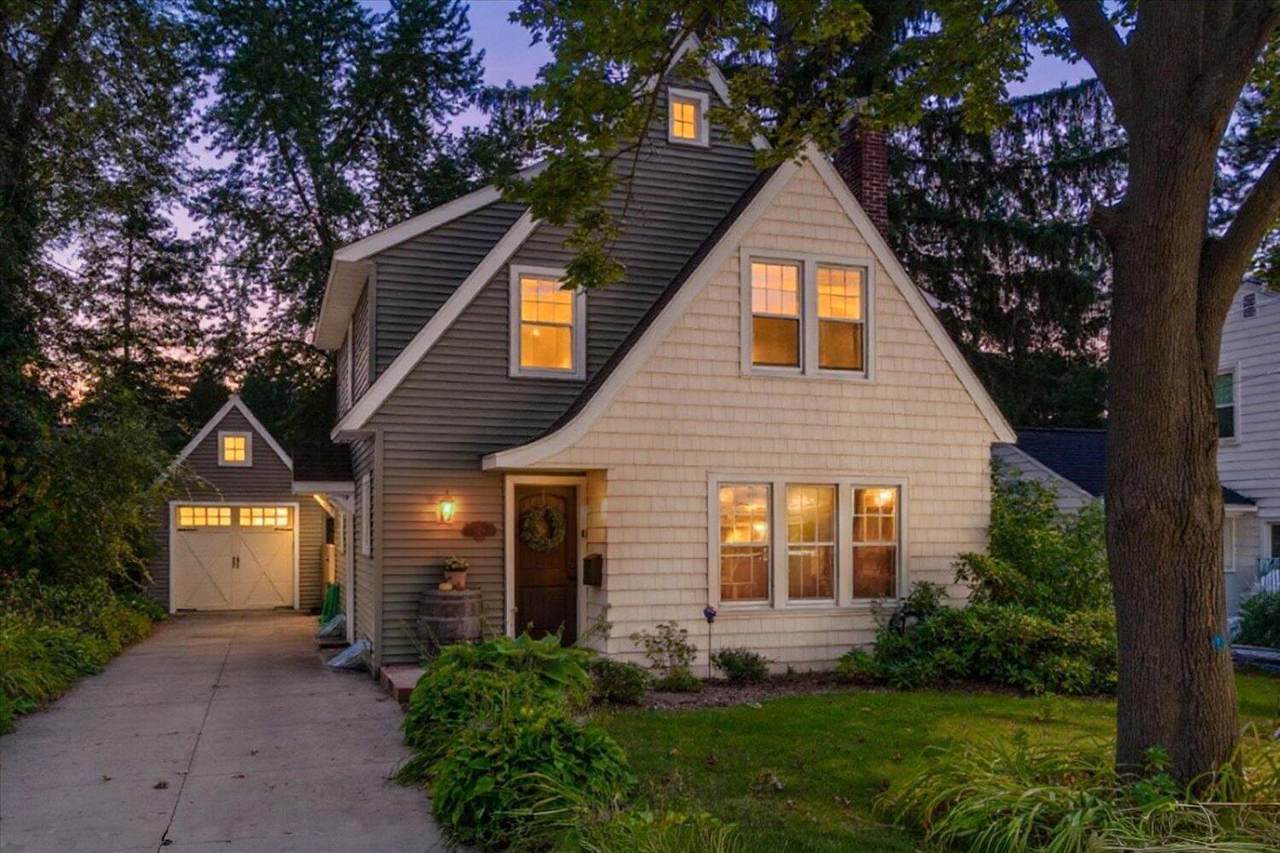 828 Lakeway Avenue - Photo 1