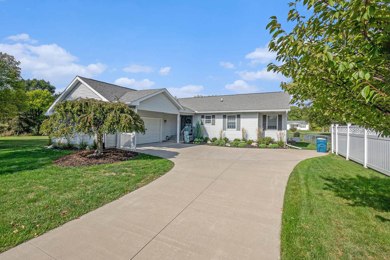 601 Oak Street - Photo 1