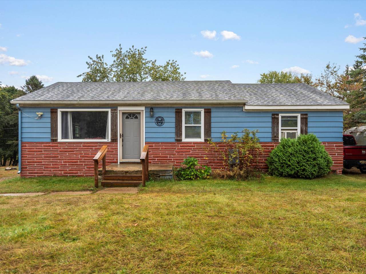 449 Joslyn Road - Photo 1