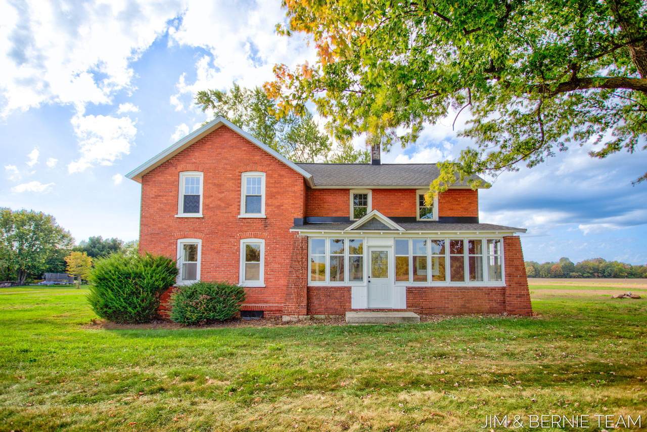 5014 136th Avenue - Photo 1