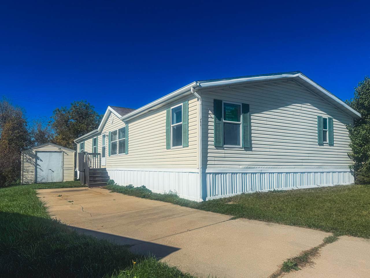 704 Crockett Drive - Photo 1