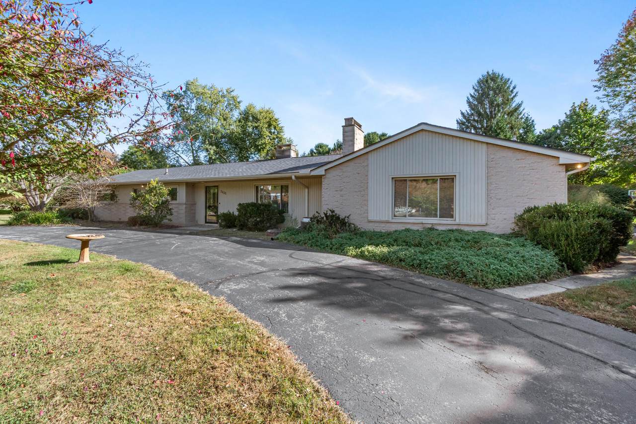 3425 Caroline Drive - Photo 1