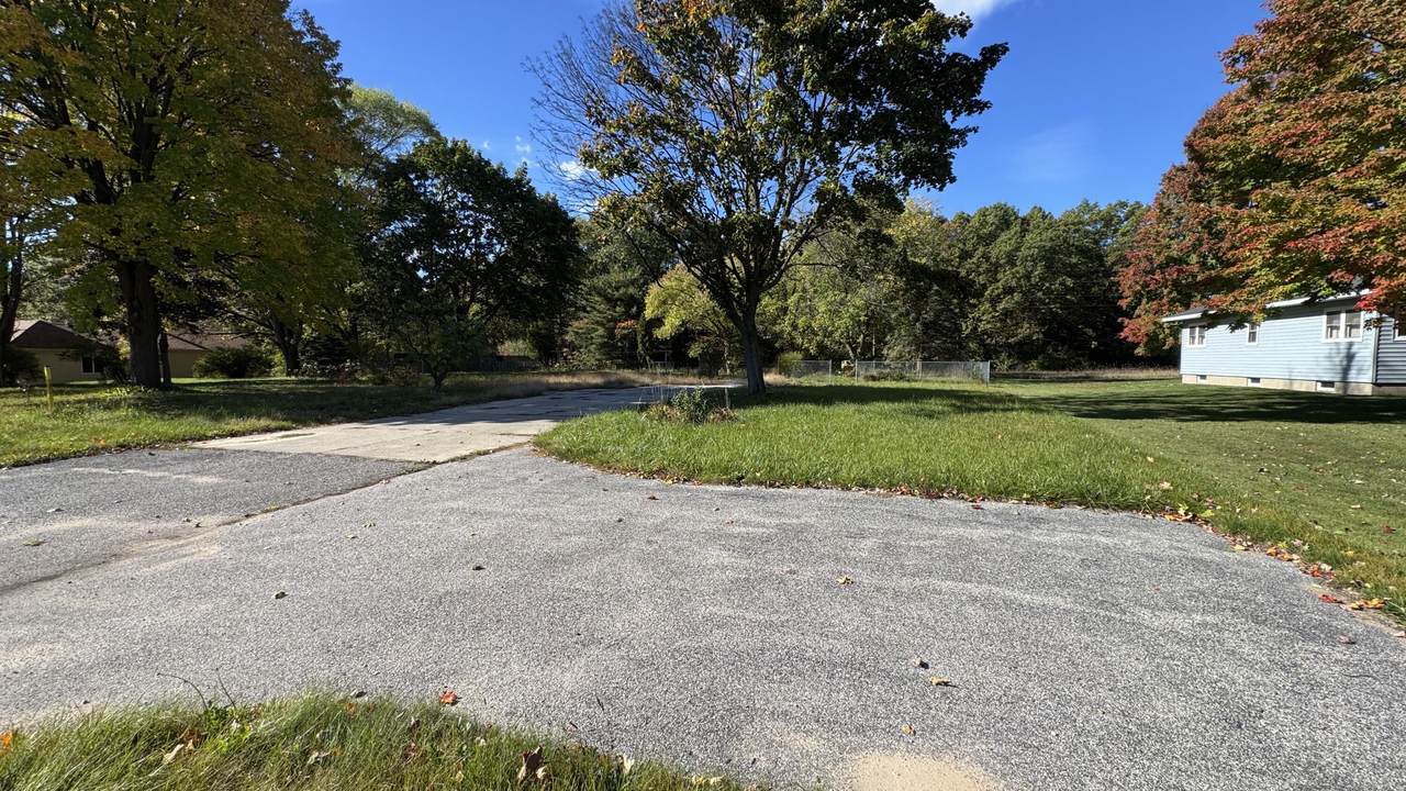 2876 Us 31 - Photo 1