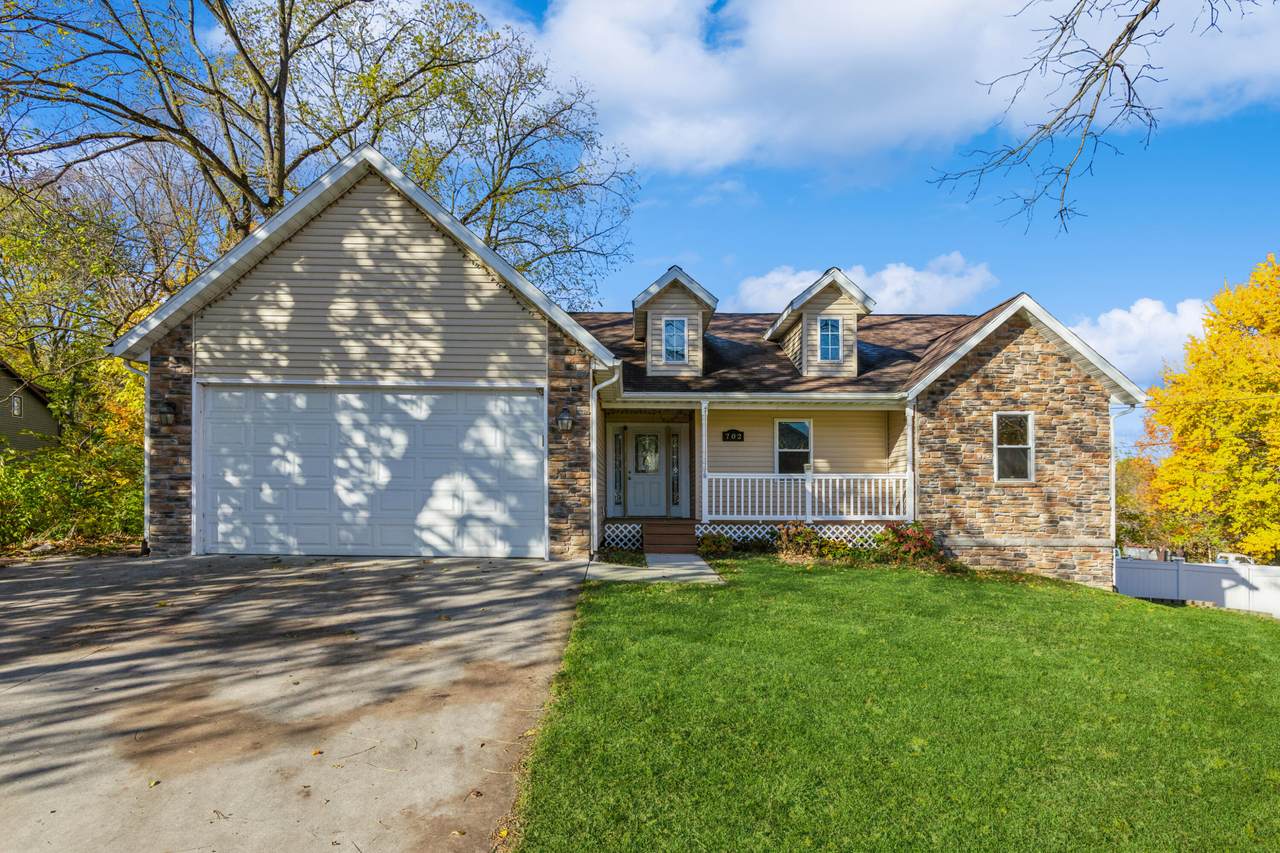 702 Oak Street - Photo 1