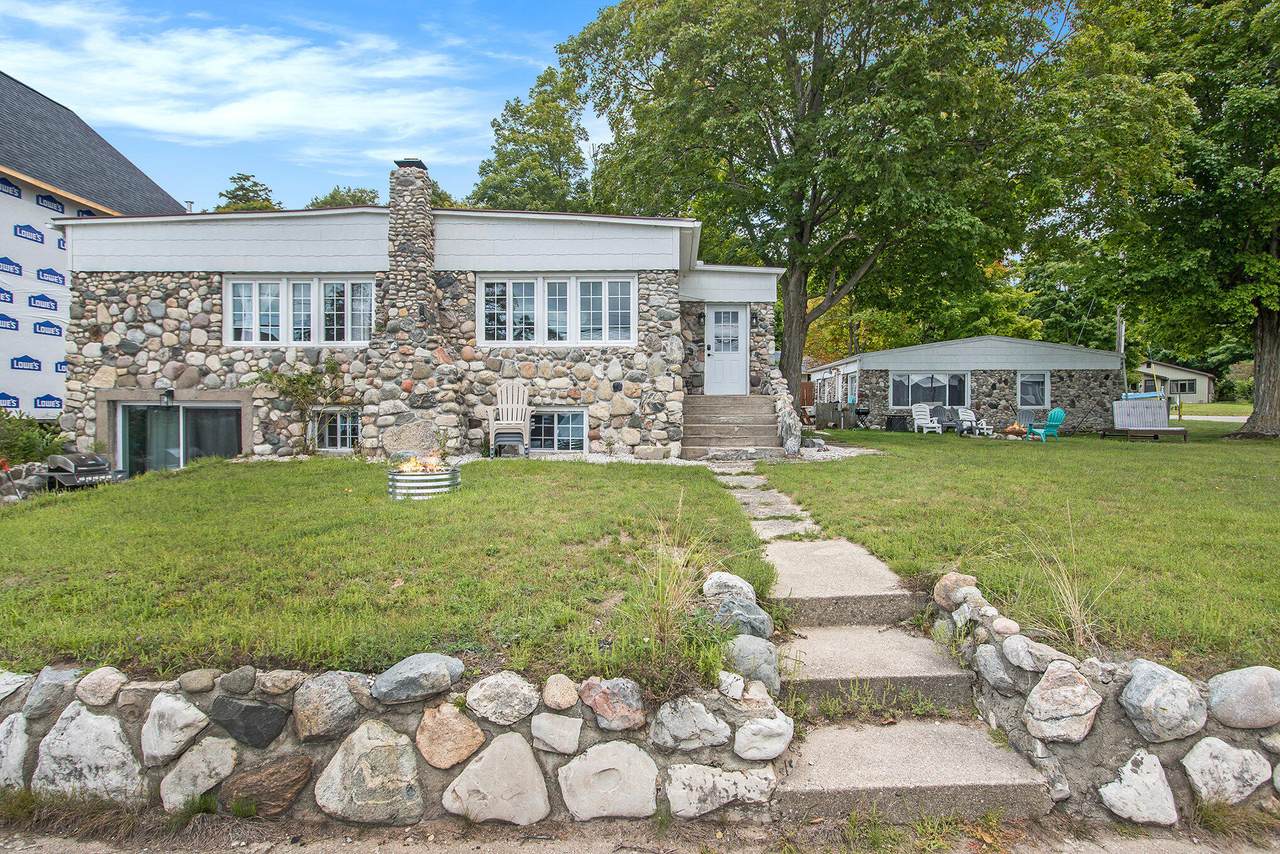4642 Main Street - Photo 1