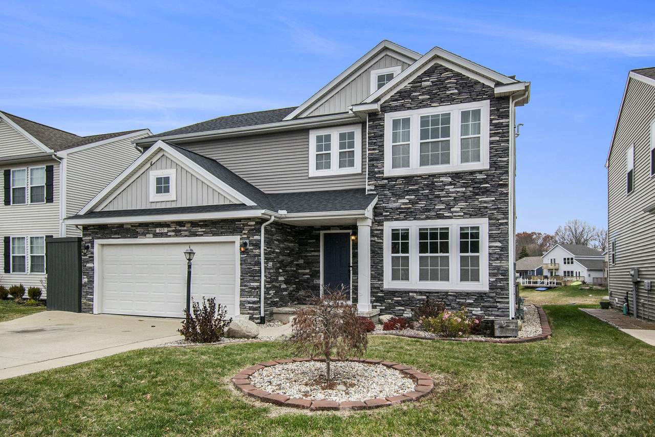 613 Trumpeter Bay Drive - Photo 1