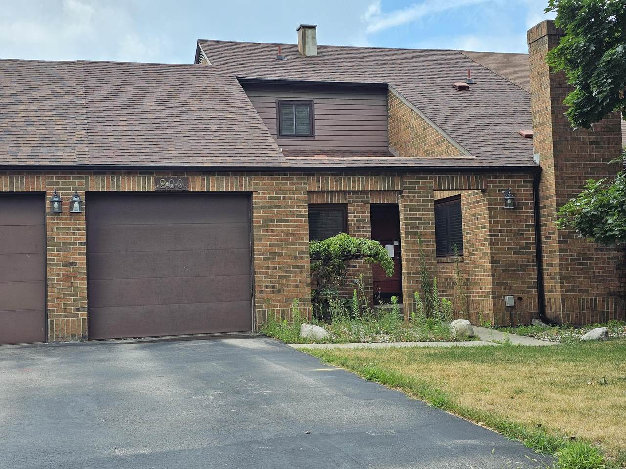 200 Heritage Commons Street - Photo 1