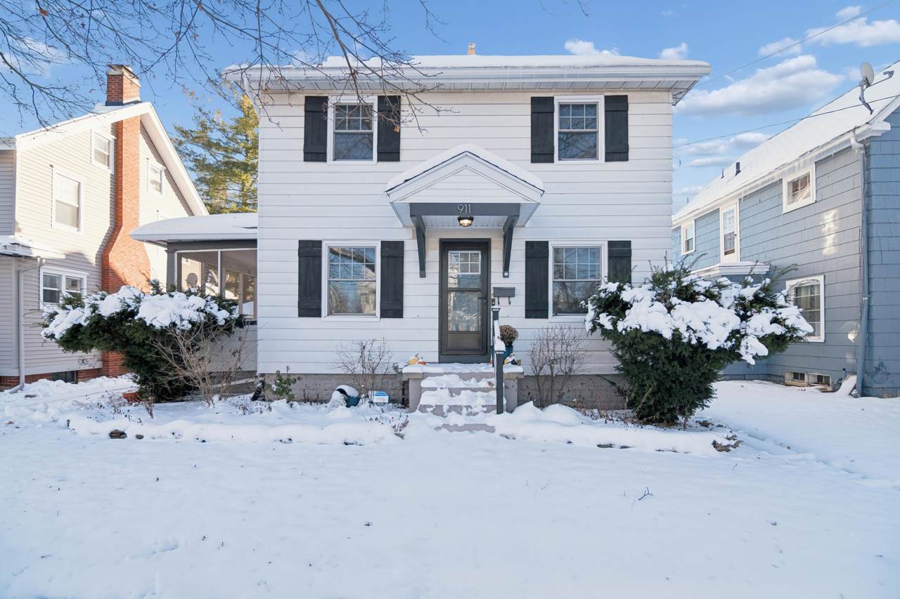 911 4th Street - Photo 1