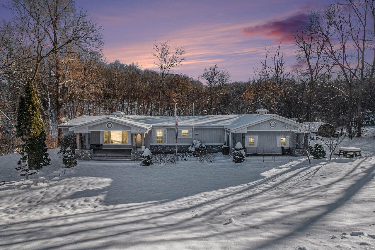 2348 Segwun Avenue - Photo 1