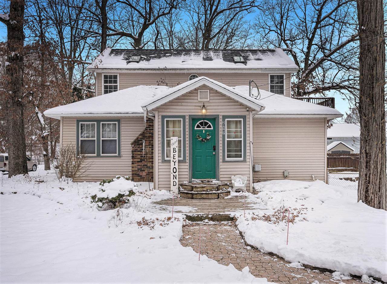 21067 North Avenue - Photo 1