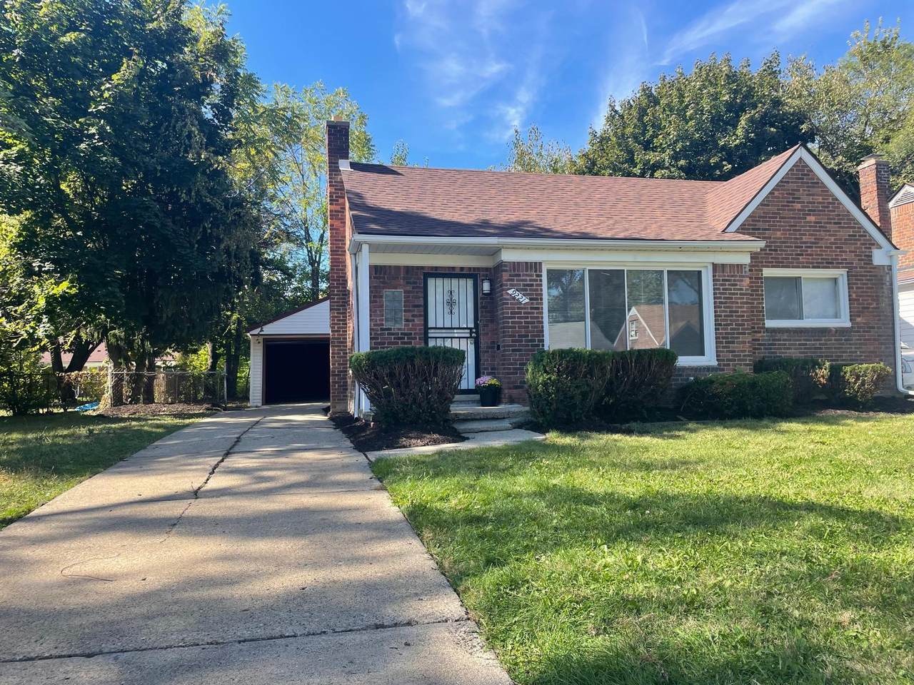 9221 Grandville Avenue - Photo 1