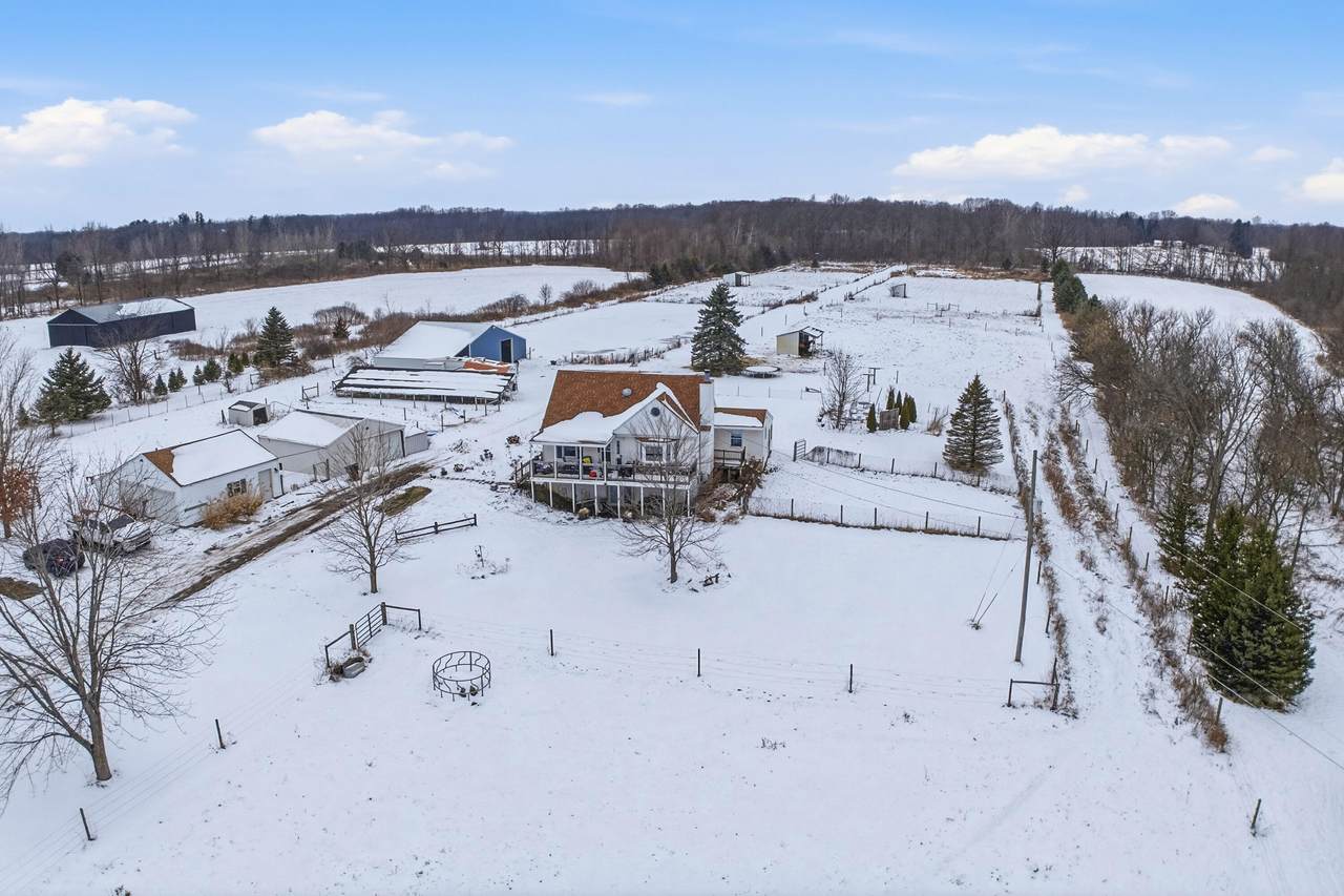 8595 Columbia Highway - Photo 1