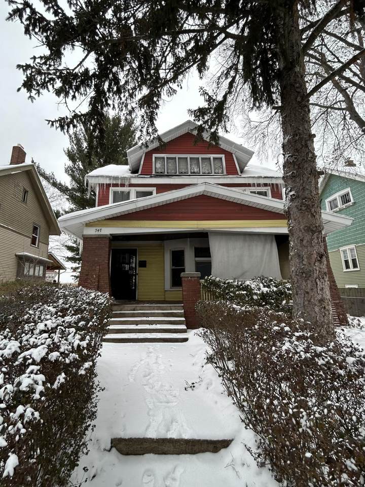 747 Prince Street - Photo 1