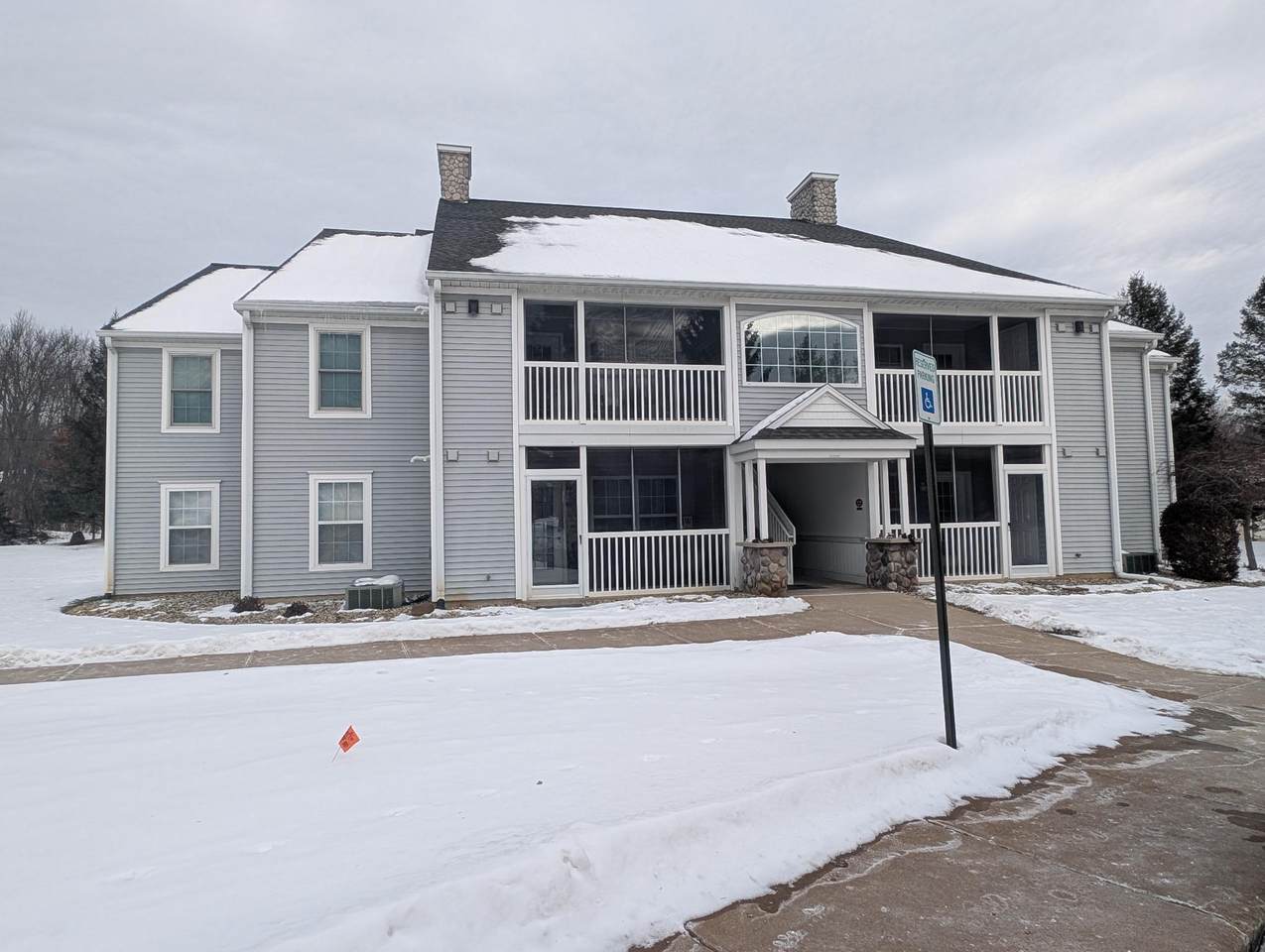 712 Barrington Circle - Photo 1