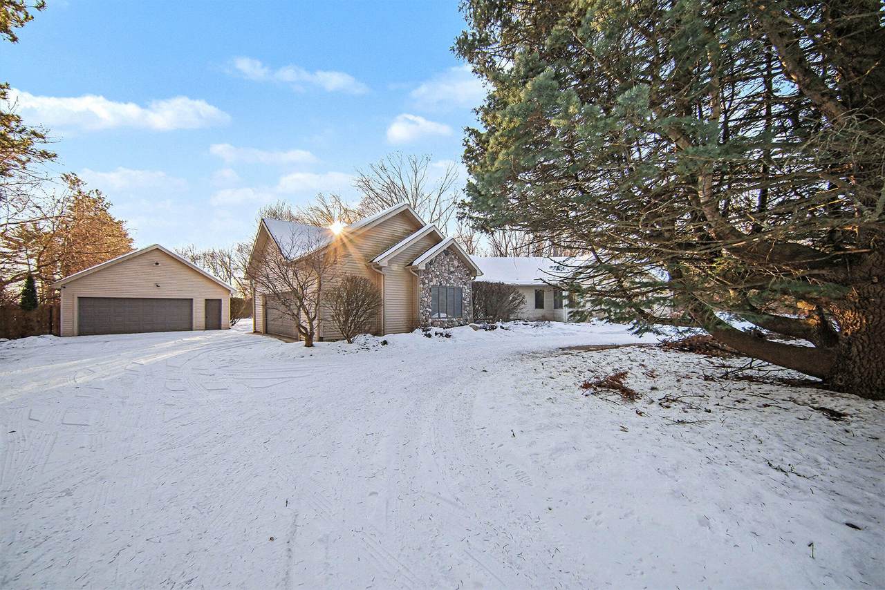 2000 Evergreen Trail - Photo 1