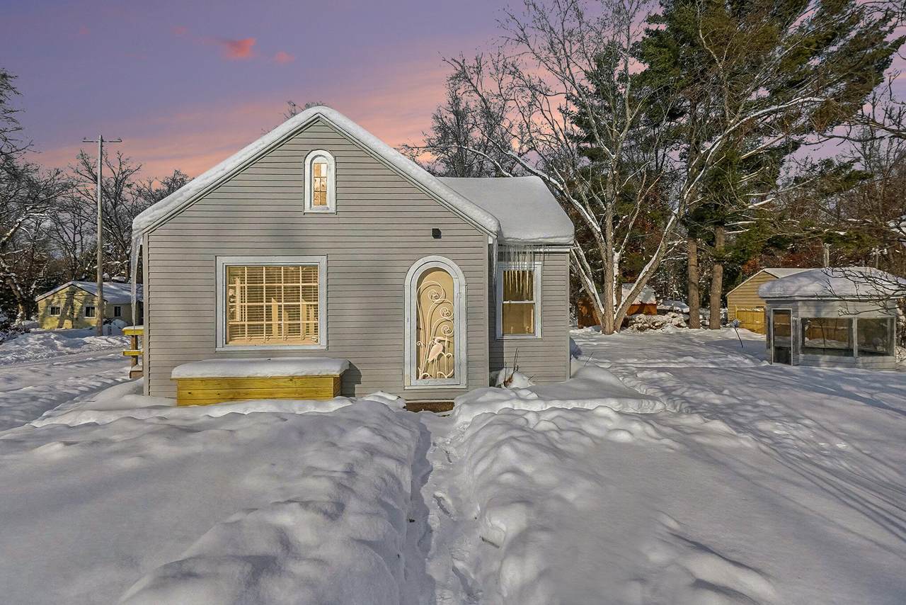 6946 Lakeview Avenue - Photo 1