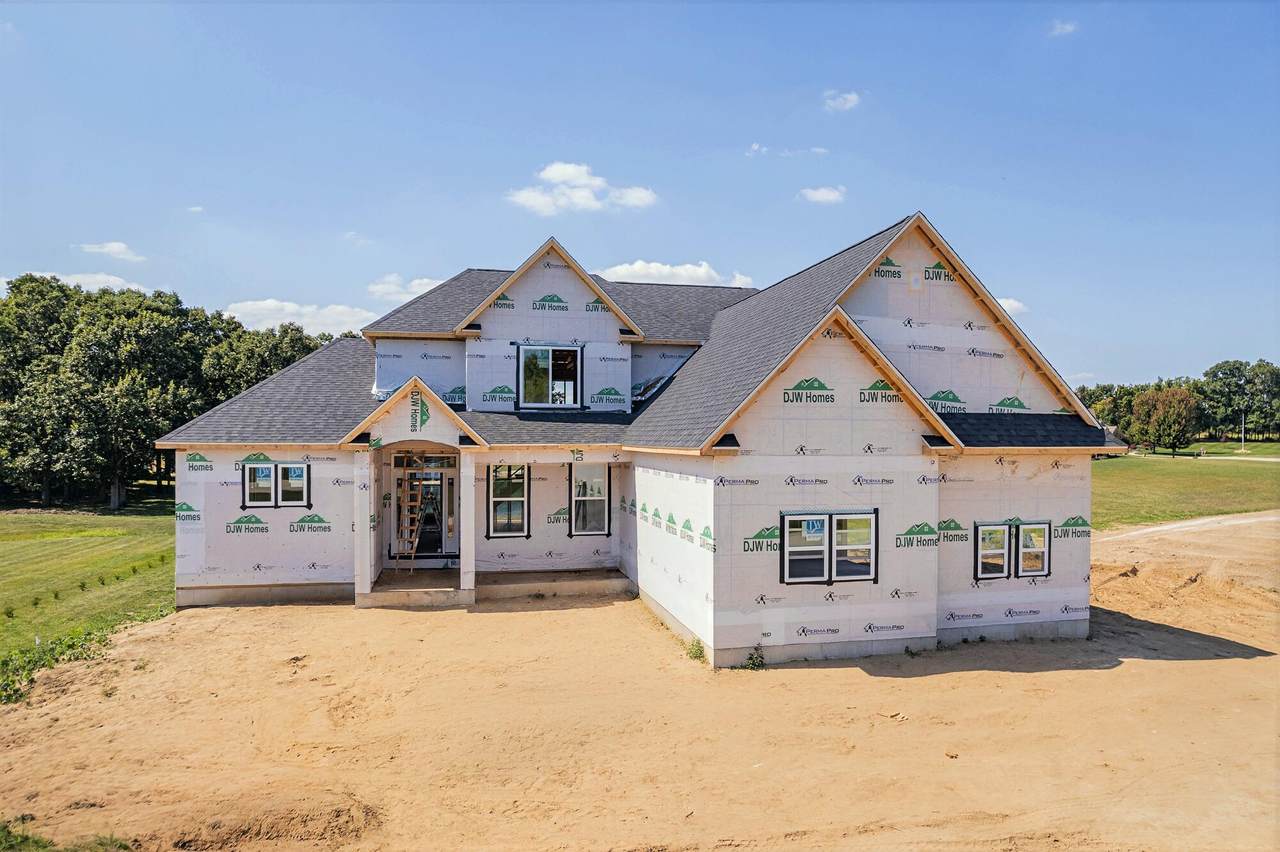 4823 Thompson Heights Drive - Photo 1