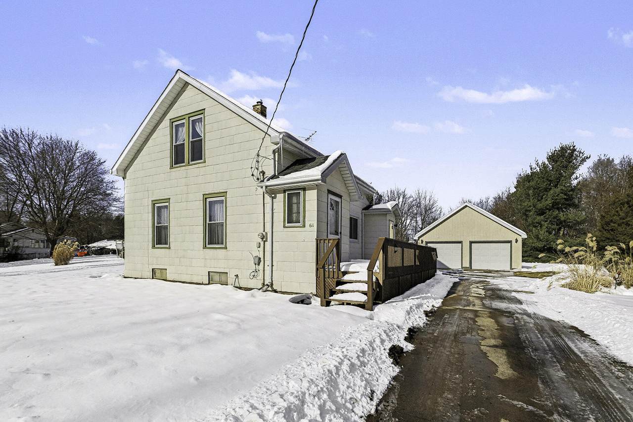 611 Roosevelt Avenue - Photo 1