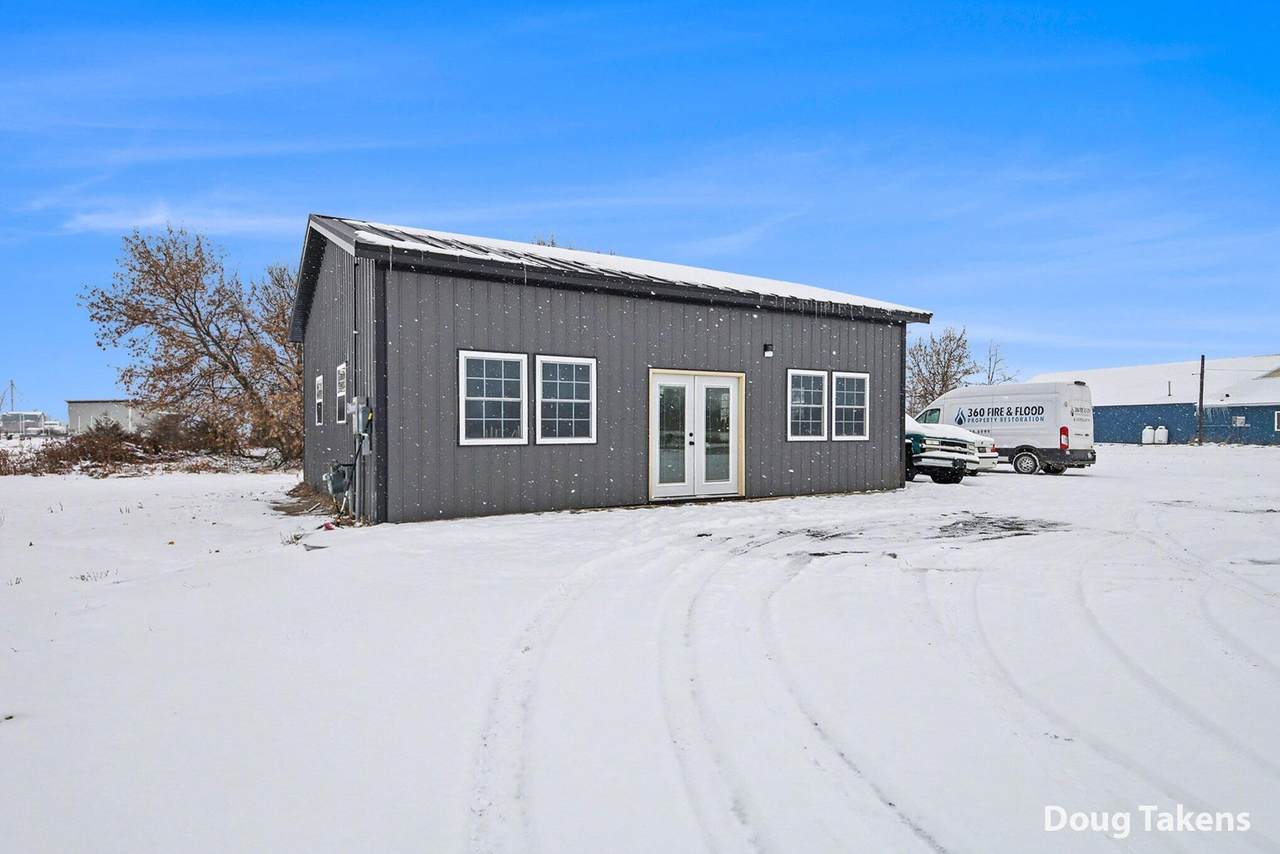 7225 Saddlebag Lake Road - Photo 1