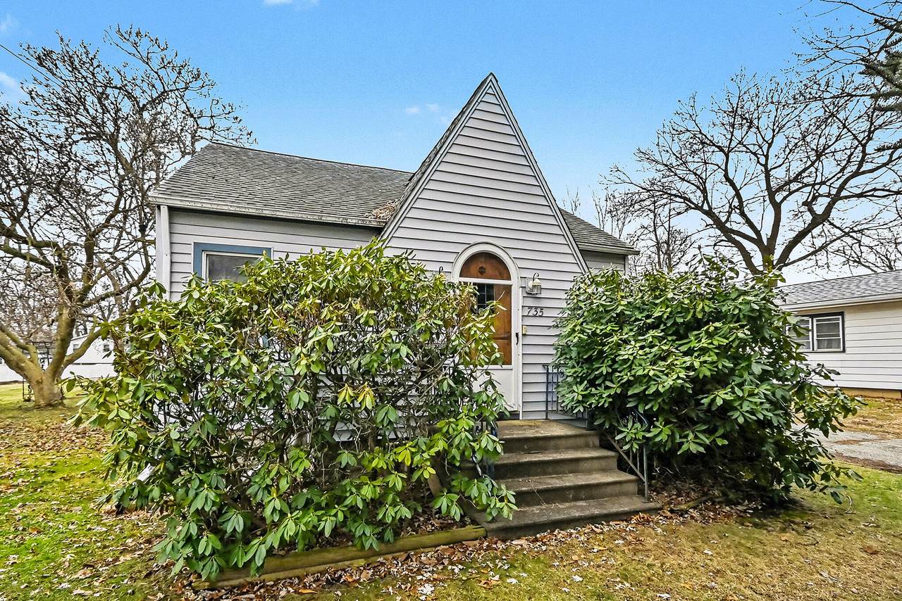 735 Royal Drive - Photo 1