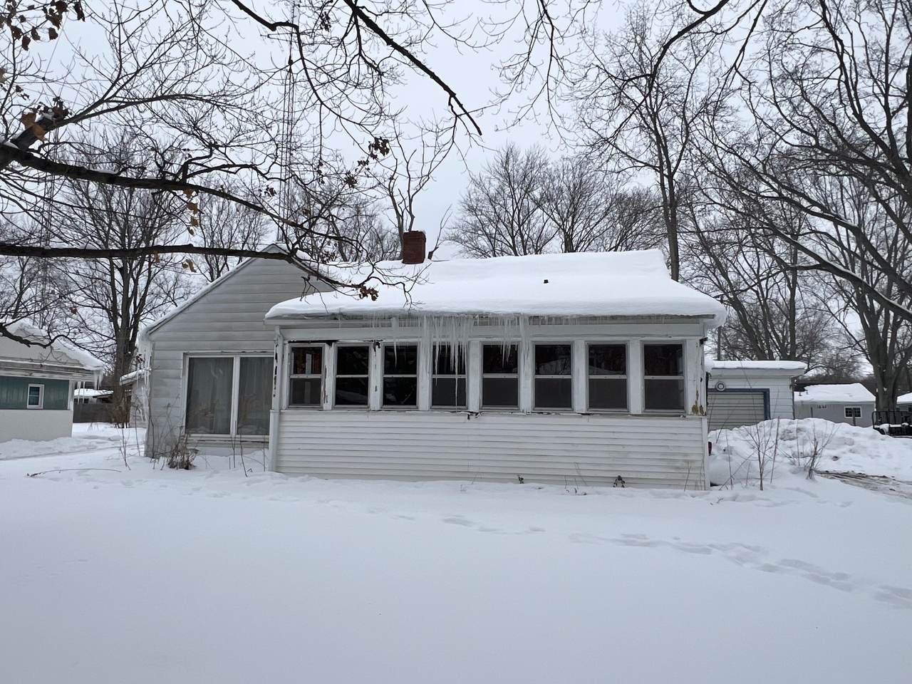 422 Paw Paw Avenue - Photo 1