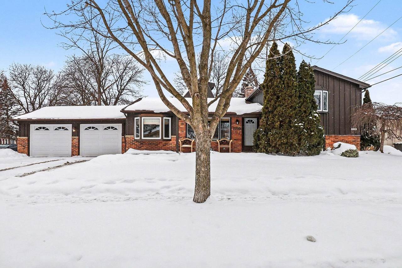 2205 Runnymede Boulevard - Photo 1