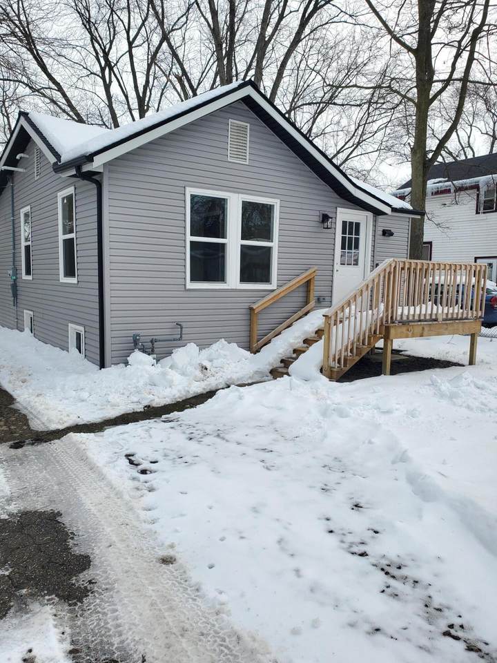 1347 Rose Avenue - Photo 1