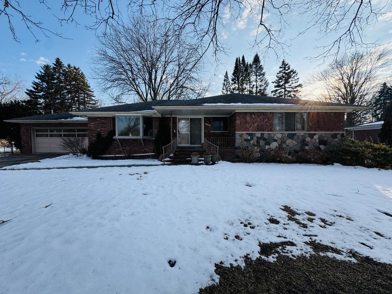 21154 Hale Street - Photo 1