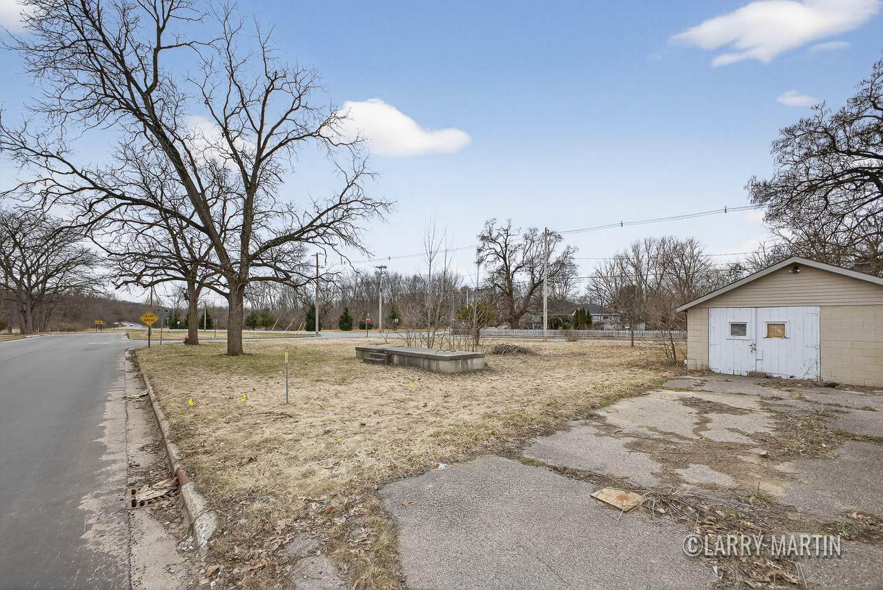 222 Division Street - Photo 1