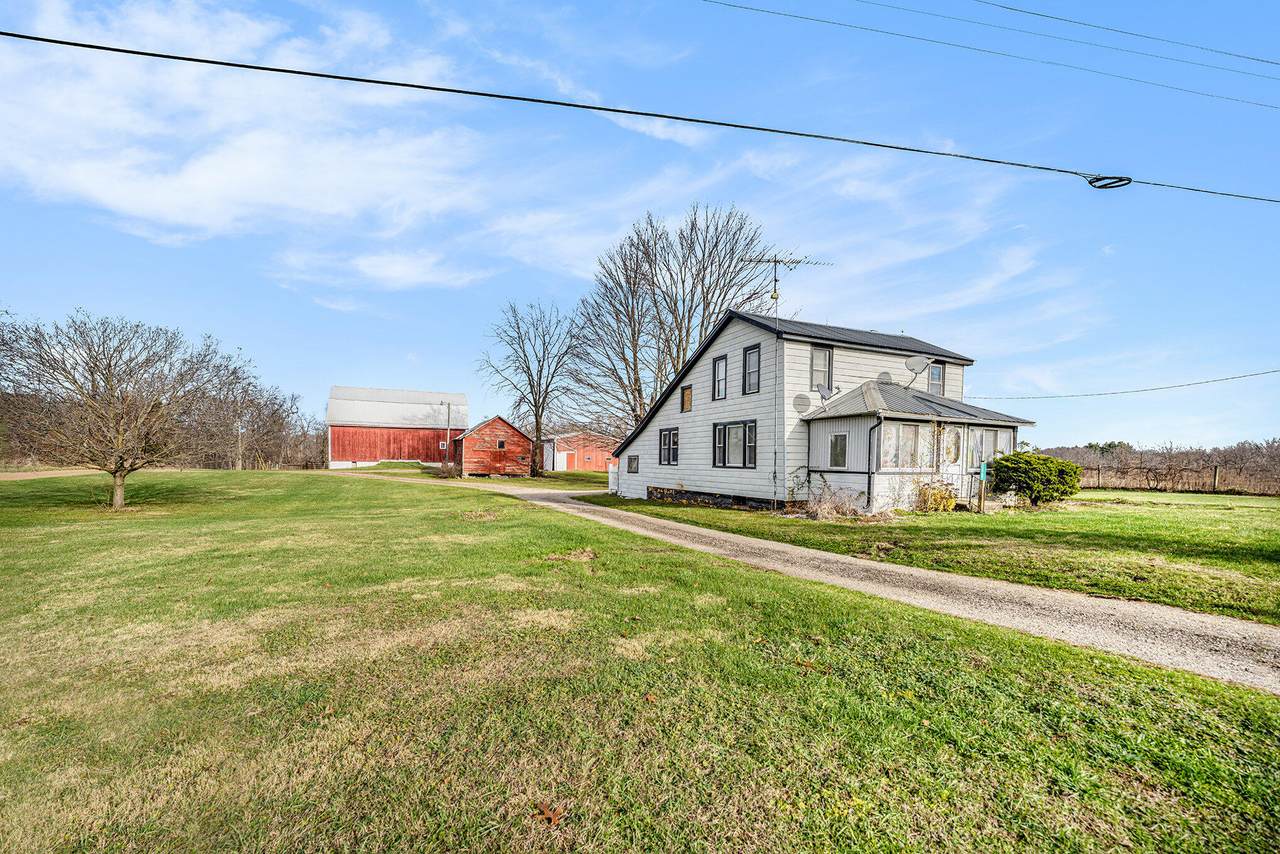 53987 Pioneer Street - Photo 1