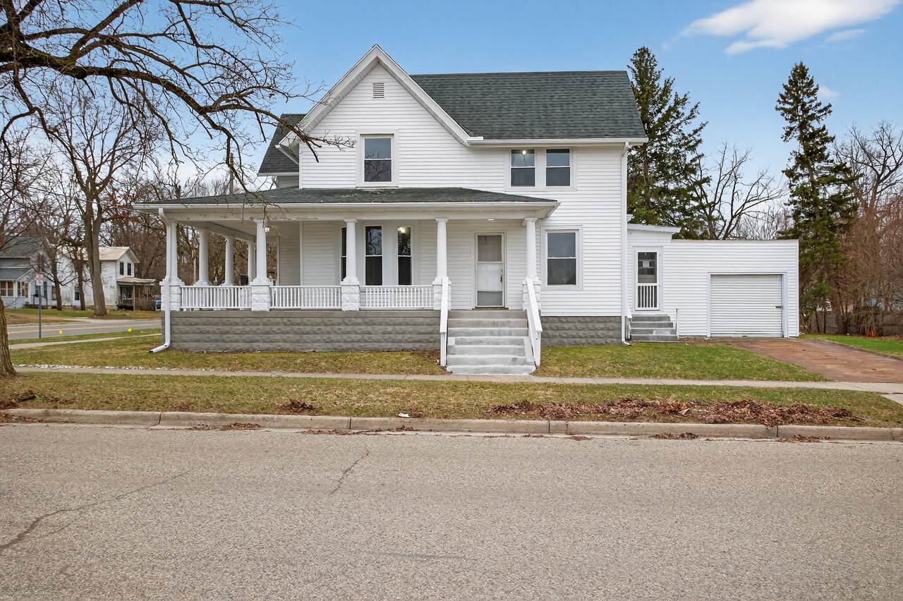 200 Elm Avenue - Photo 1