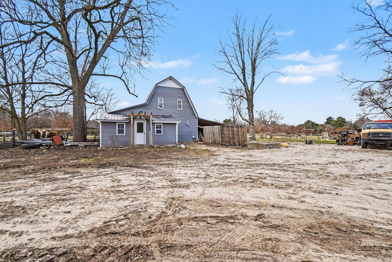6080 104th Street - Photo 1