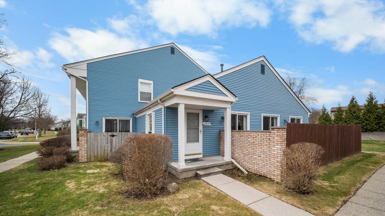 23659 Stonehenge Boulevard - Photo 1