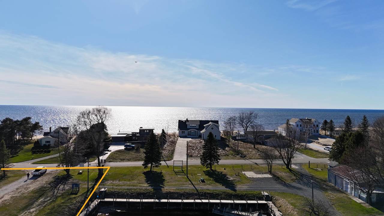 846 Lakeshore Drive - Photo 1