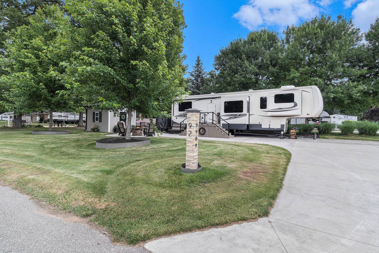 9909 Paradise Circle - Photo 1