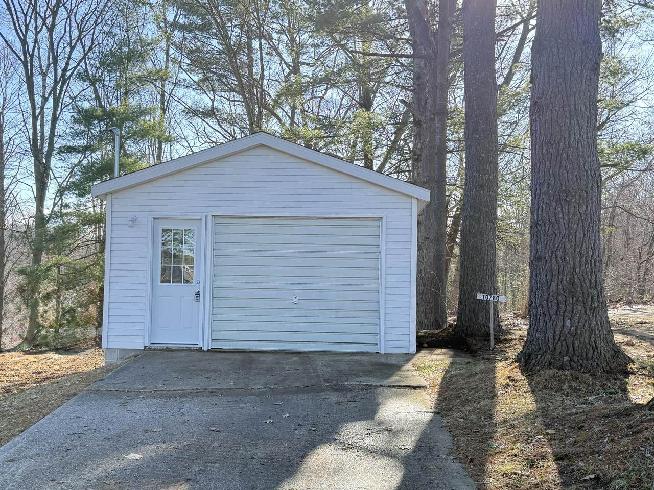 10780 Round Lake Drive - Photo 1